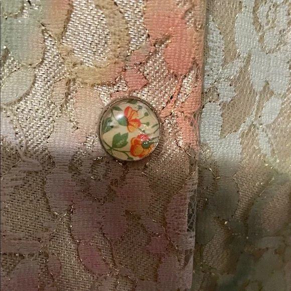 Chic Cream Cardigan with Floral Details - Picture 6 of 14